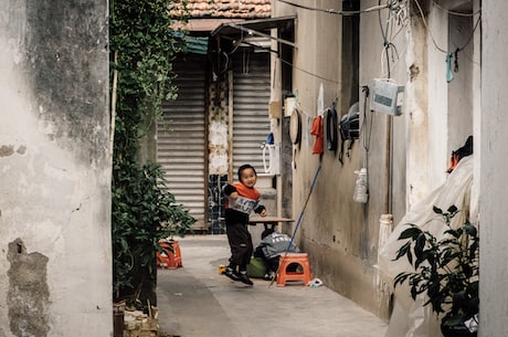 我还是从前那个少年(我还是从前那个少年：回忆过去，或许我们才会更勇敢地面对未来)